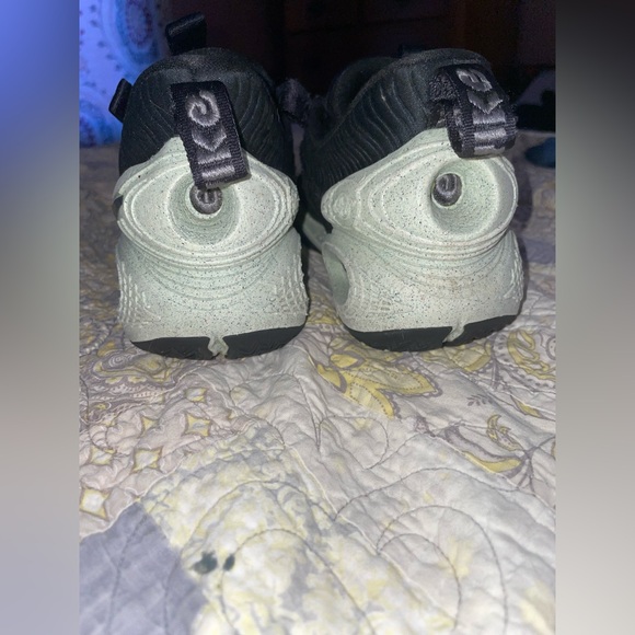 Men’s 7.5 Nike cosmic unity green sneakers lightly worn - Picture 6 of 8